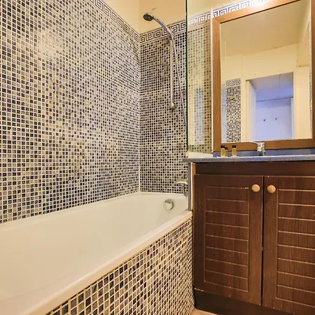 Lx102 T2 Balcon & Piscine A 2 Minutes