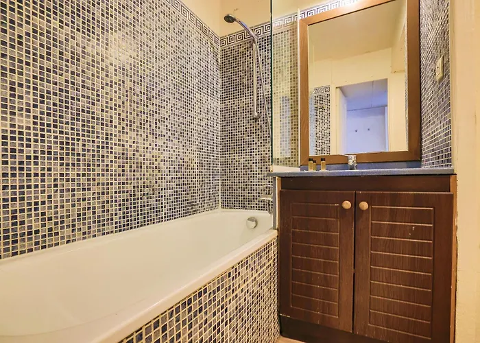 Lx102 T2 Balcon & Piscine A 2 Minutes